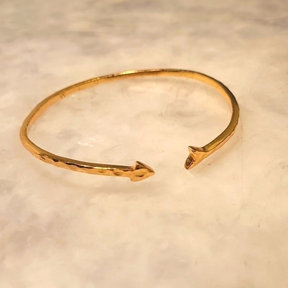 NWT Gorjana Arrow Cuff Bracelet Fairy Romantic Ethereal Coquette Dainty 18k Gold - Picture 4 of 4